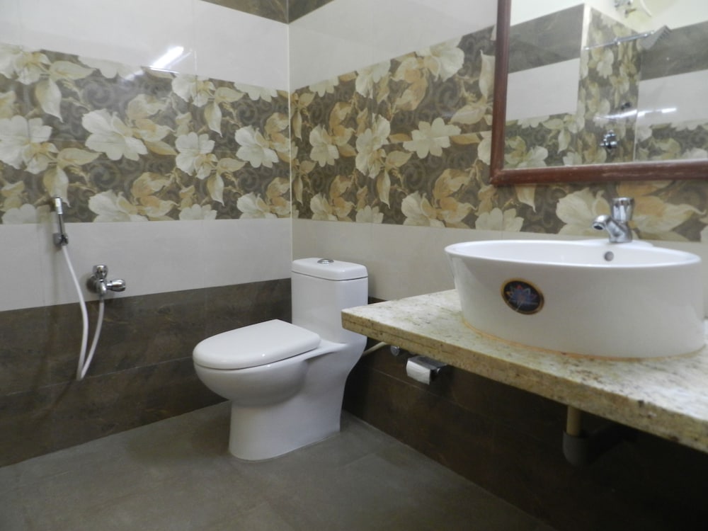Deluxe Room, 1 King Bed, Park View photo 3