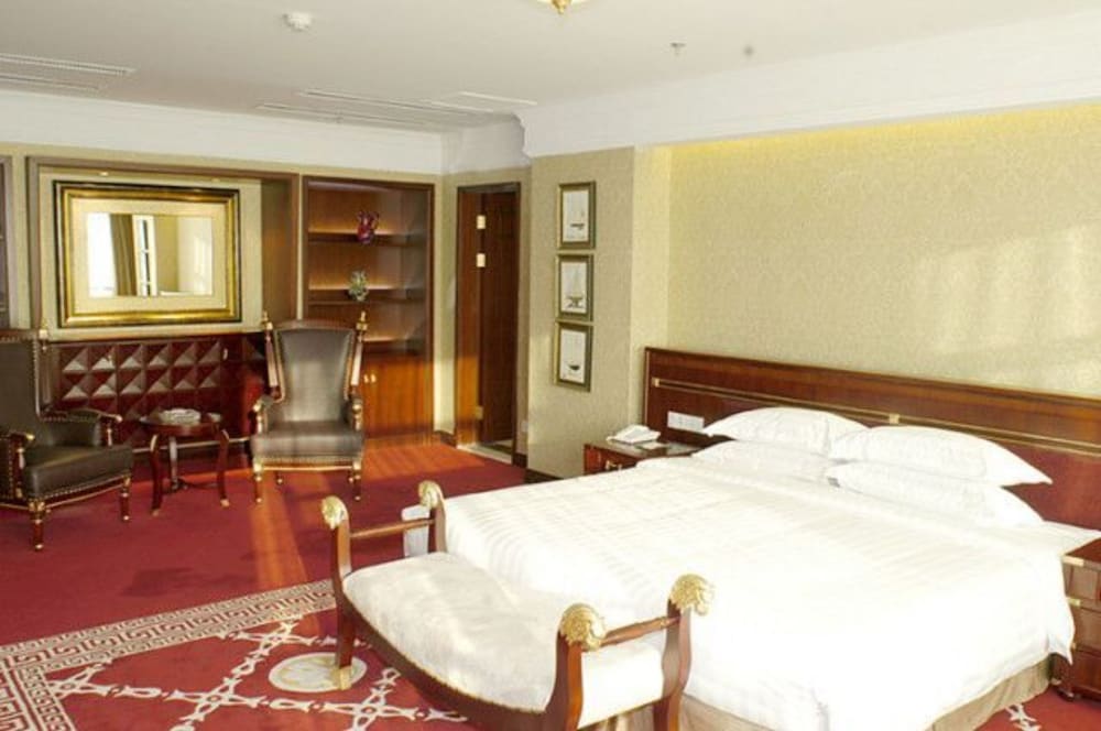 Deluxe Suite photo 1