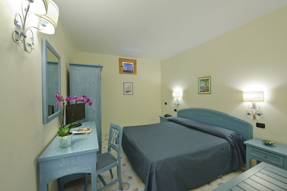 Economy Room