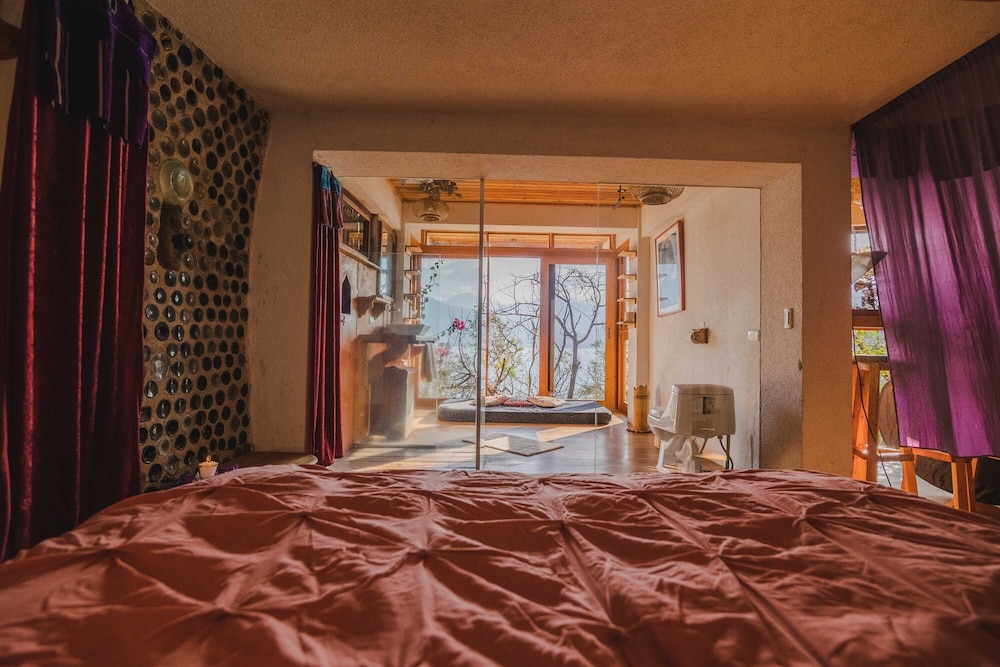 Romantic Studio Suite, 1 Queen Bed, Garden View, Lakeside photo 3