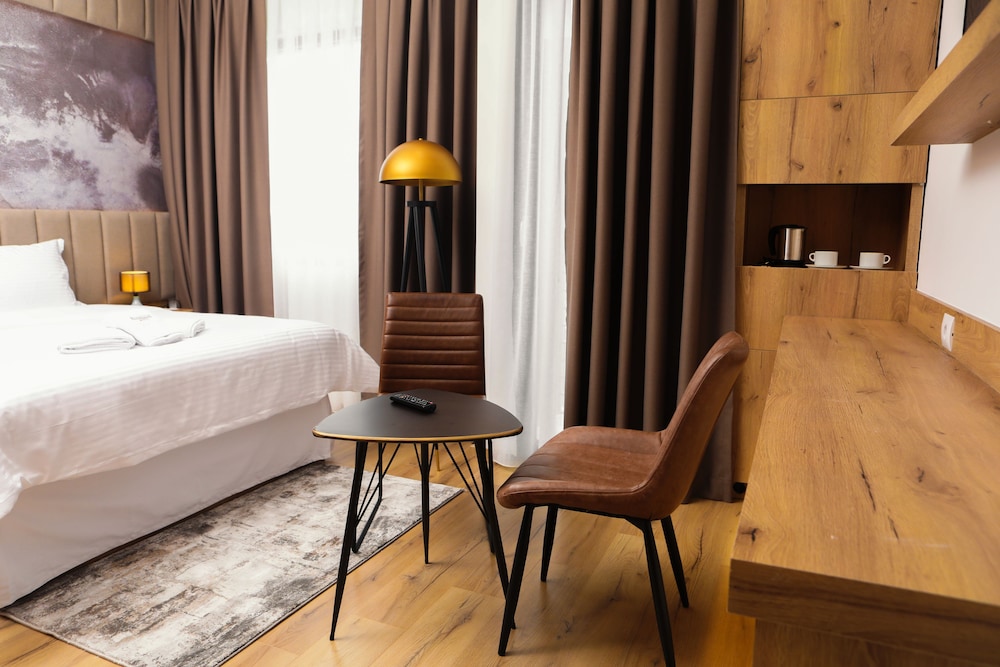 Deluxe Suite, 1 King Bed, Sauna photo 1