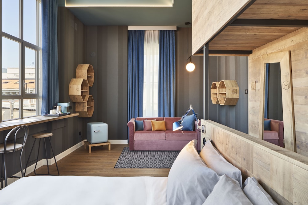 Panoramic Quadruple Room (Modernist King Panoramic) - Photo 2