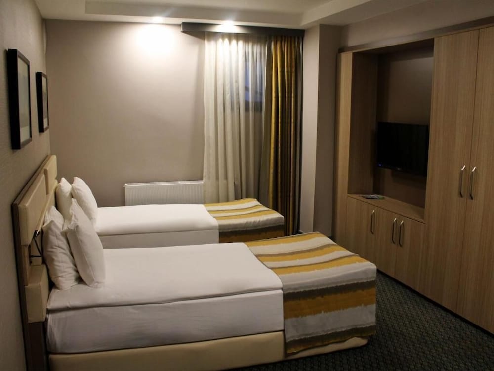 Economy Twin Room photo 2