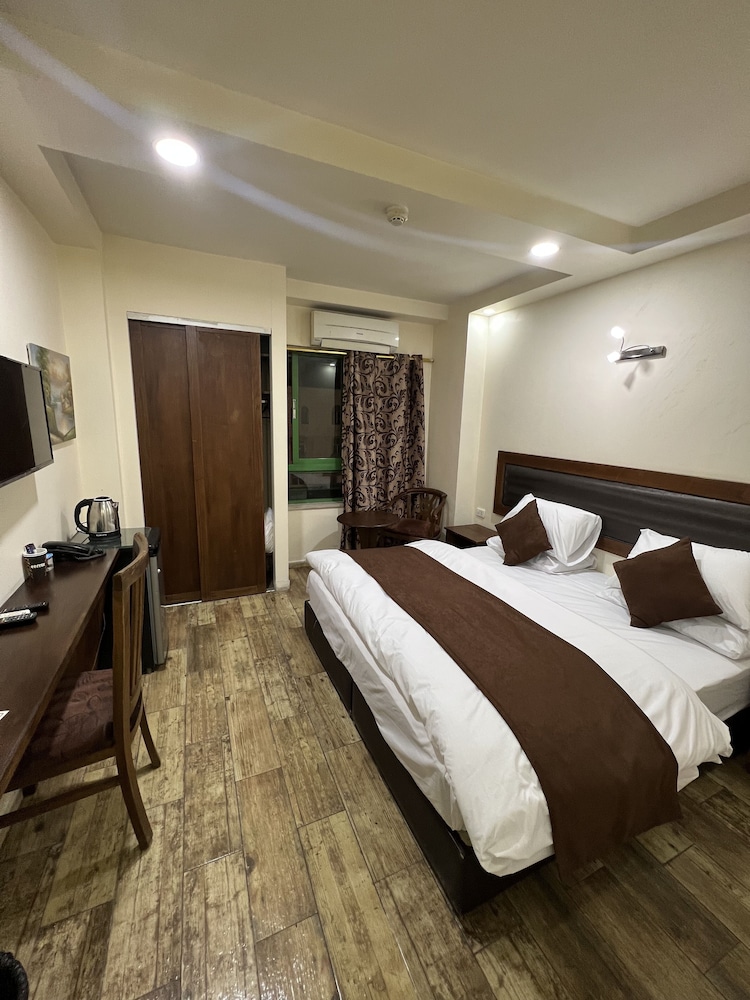 Deluxe Double or Twin Room