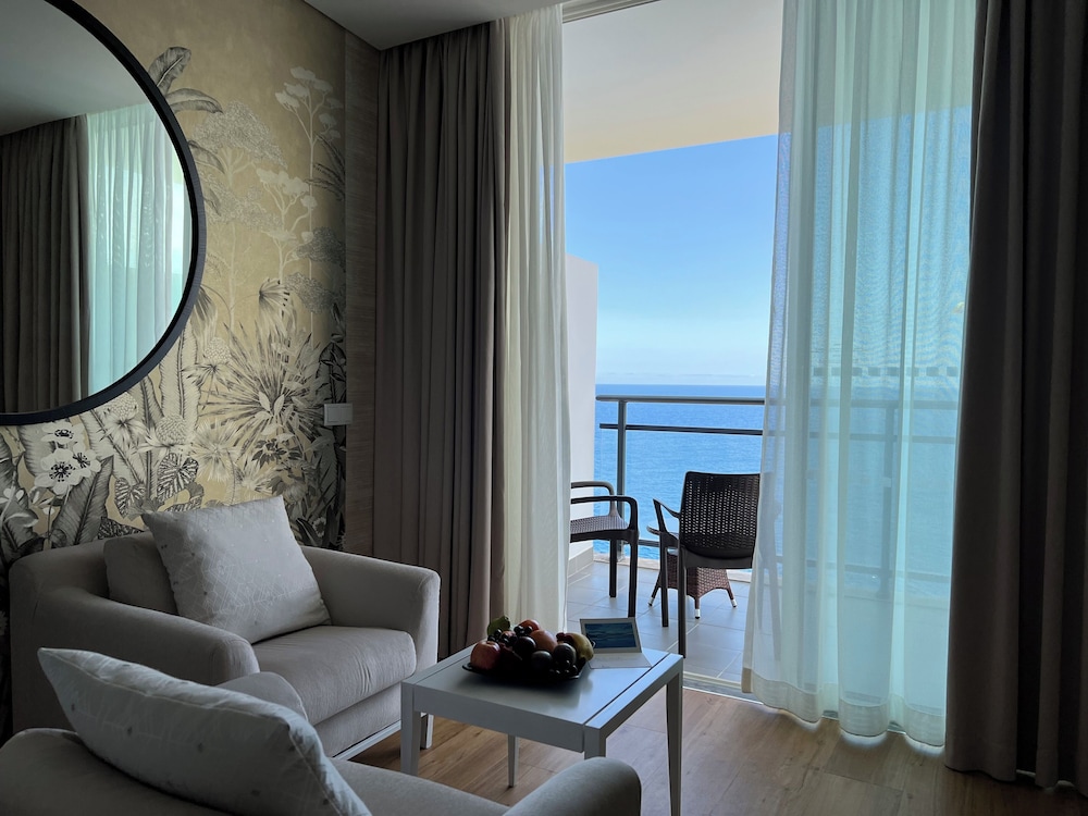 Premier Junior Suite Sea View - Photo 3