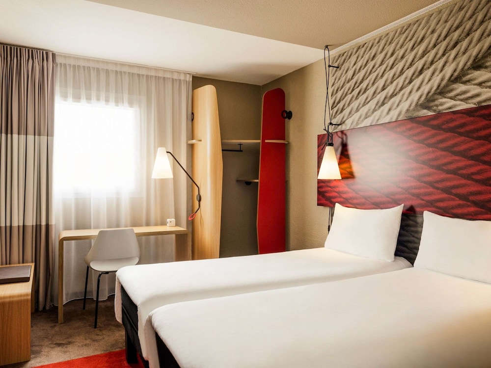 Standard Room, 2 Twin Beds - Photo 8