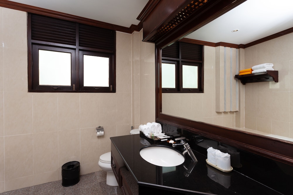 Deluxe Pool Access - Photo 3