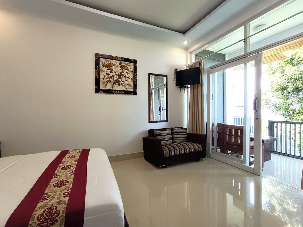 Deluxe Double Room - Photo 11