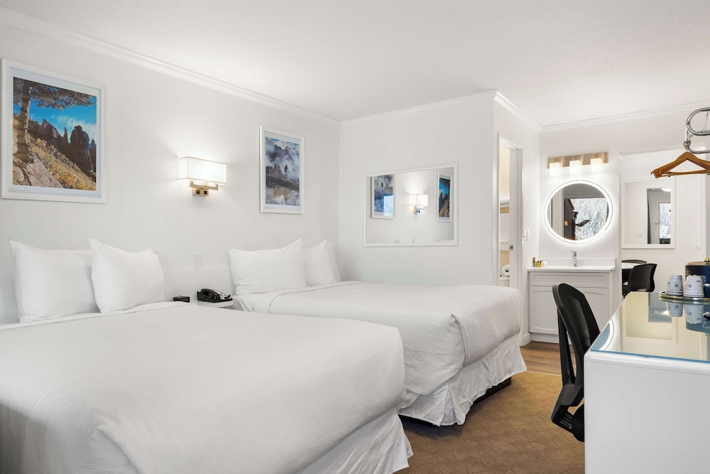 Suite, 2 Queen Beds, Non Smoking, Kitchenette (with Sofabed) - Photo 1