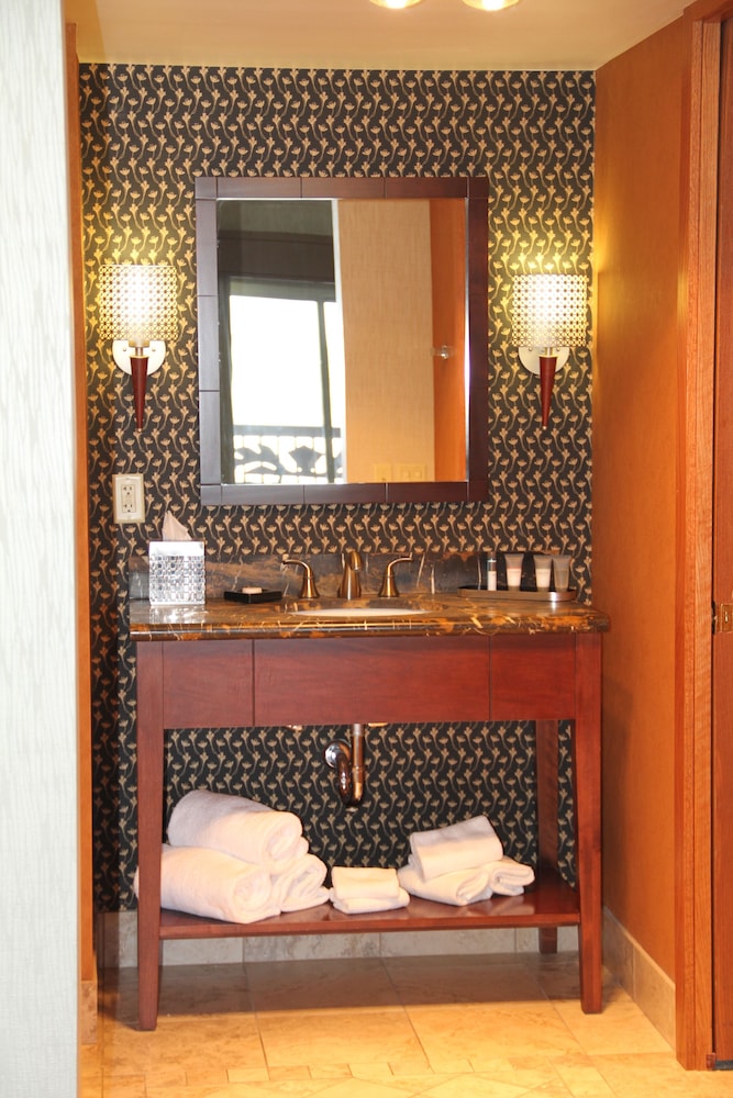 Premier Room, 2 Queen Beds photo 2