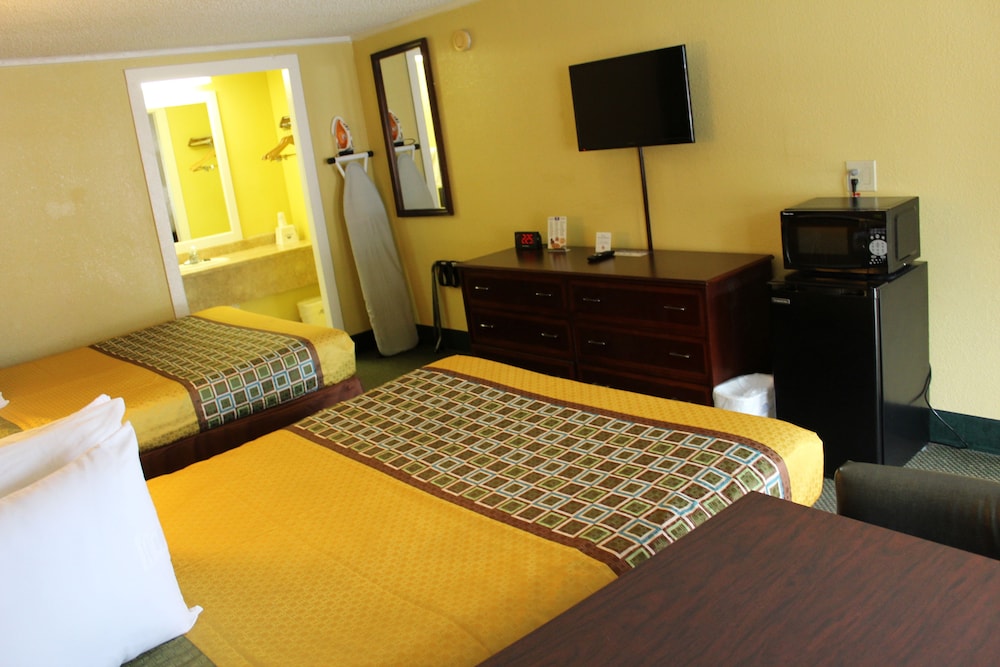 Room, 2 Queen Beds, Non Smoking - Photo 4