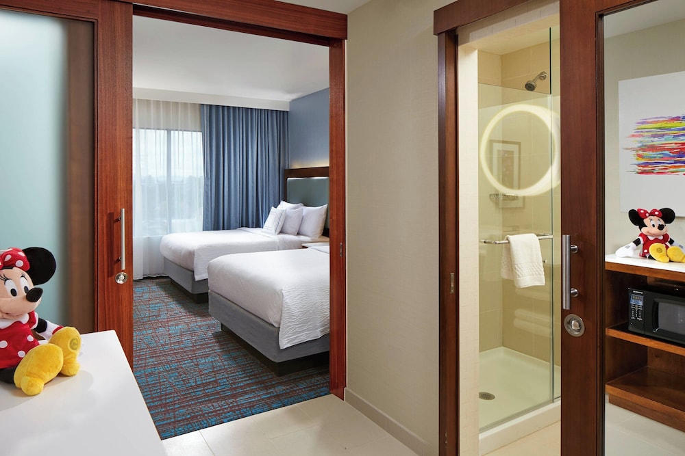 Studio Suite, 2 Queen Beds, 1 Sofa Bed
