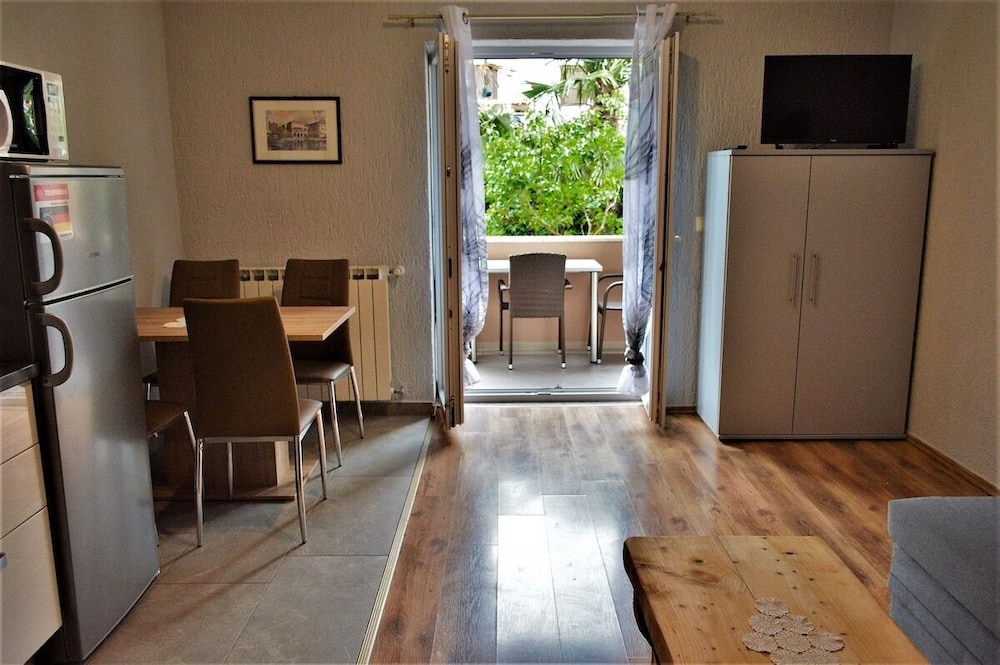 Apartment (Leonard - green garden - A2 Marin(2+1)