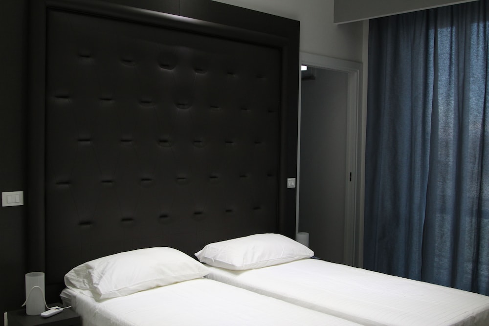 Luxury Double Or Twin Room, Balcony, City View photo 2