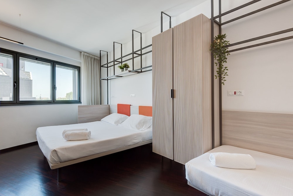 Room, Connecting Rooms (4 people)