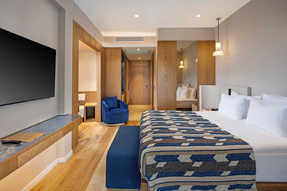 Corner Suite photo 2