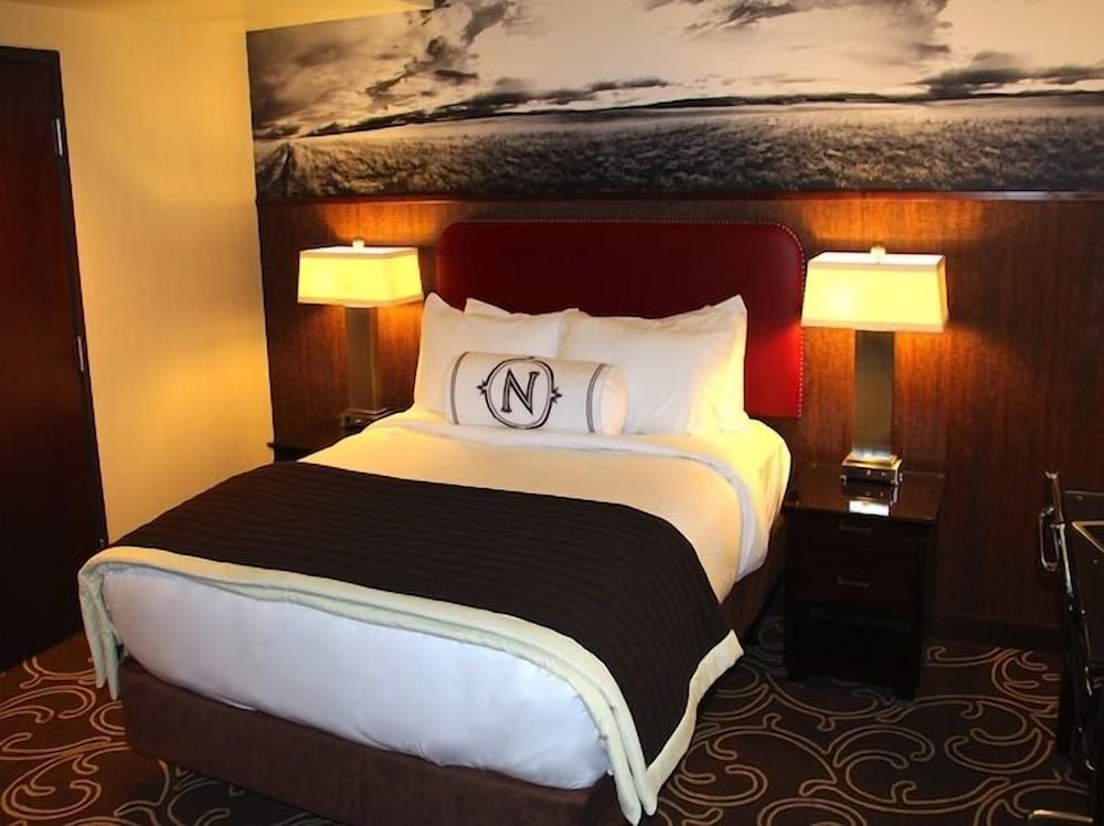 Classic Room, 1 King Bed, Accessible - Photo 2