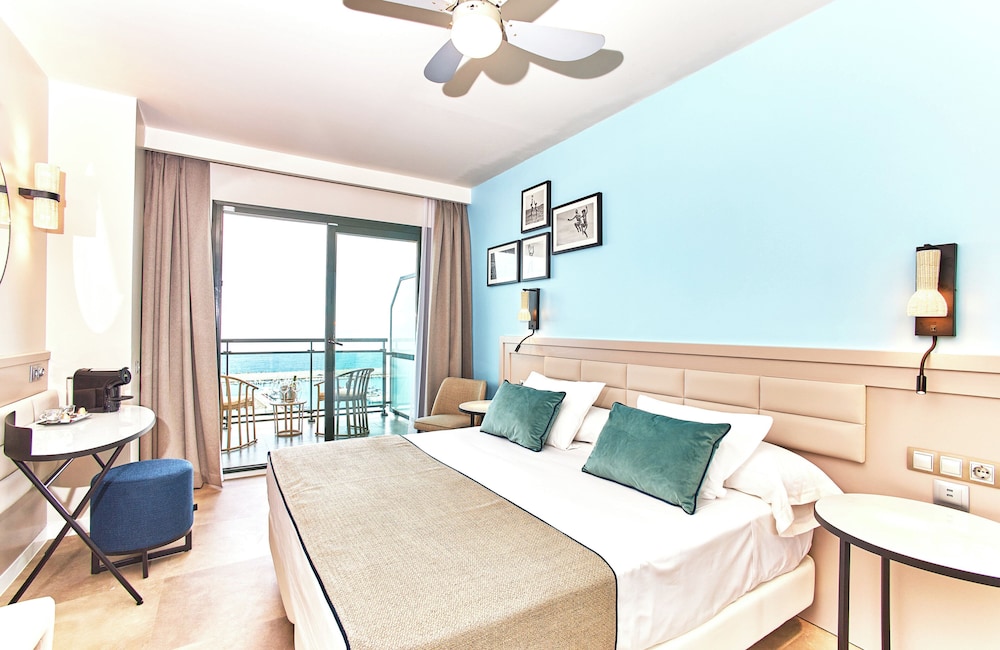 Deluxe Room - Photo 11