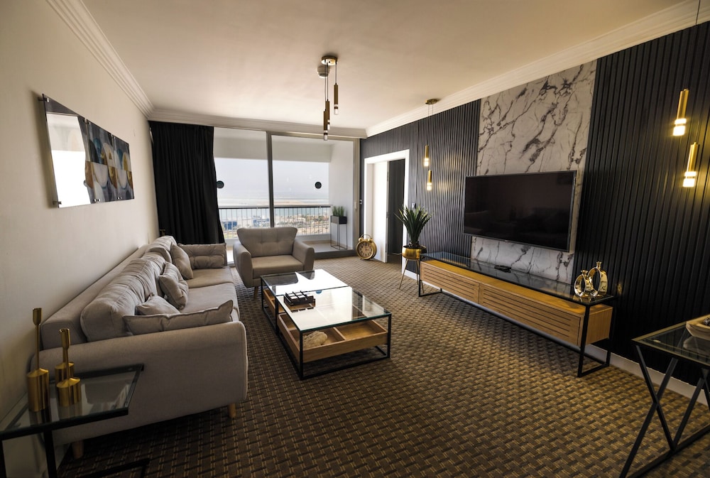 Deluxe Suite - Photo 2