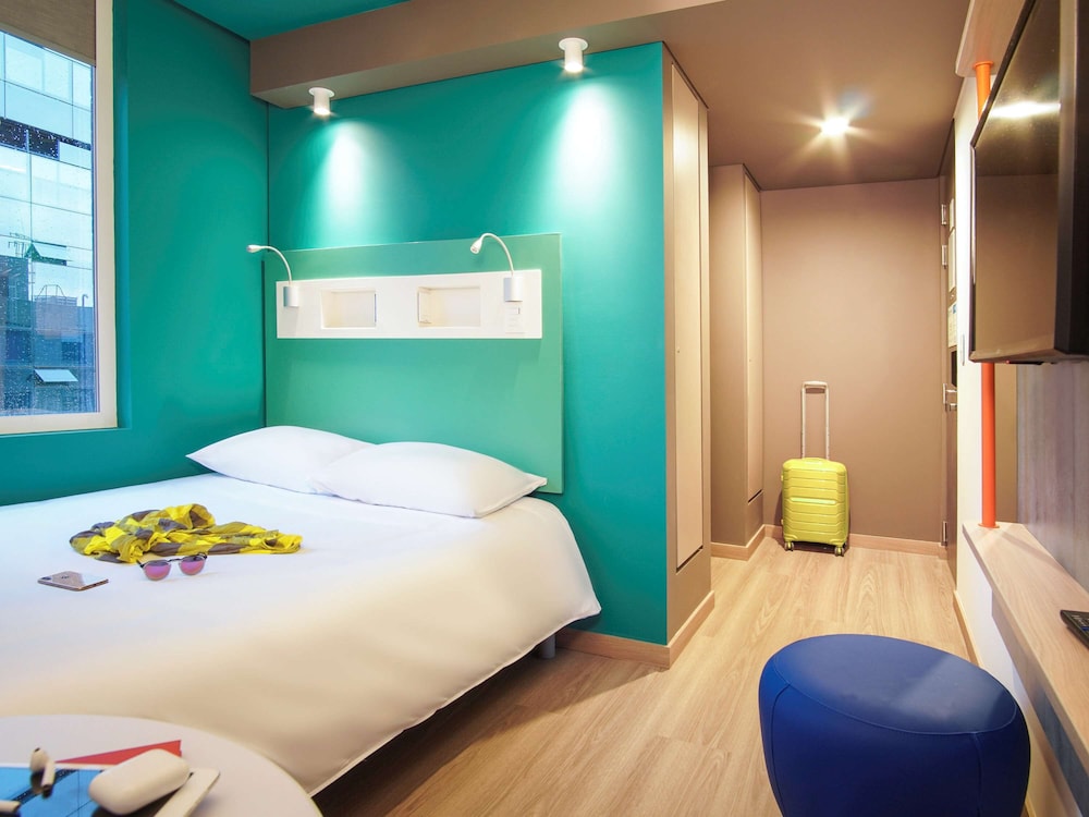Standard Room, Multiple Beds - Photo 1