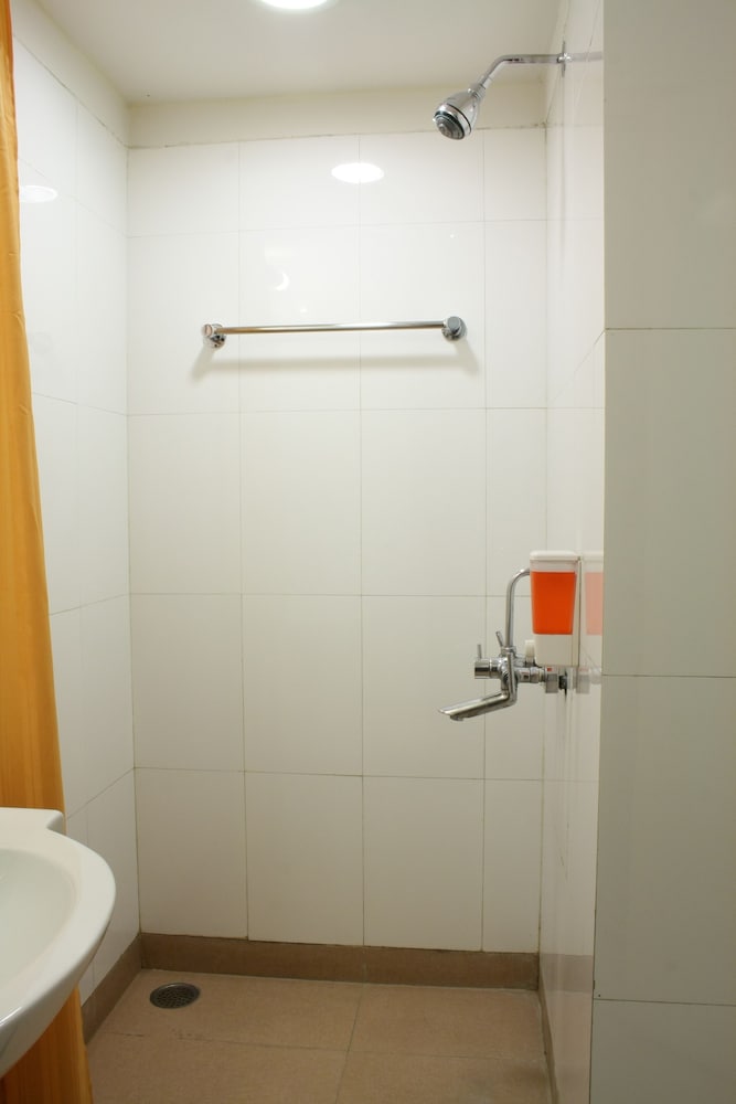 Twin Room - Photo 13