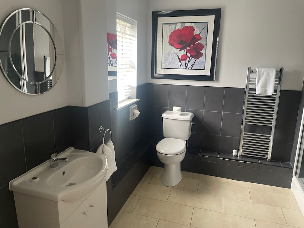 Standard Double Room, Accessible, Ensuite (Disabled access) photo 3