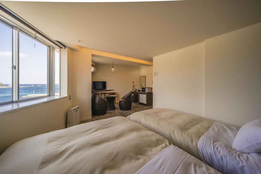 Room (402) photo 1