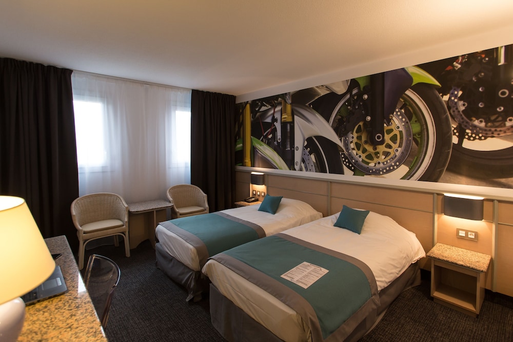 Standard Twin Room - Photo 3