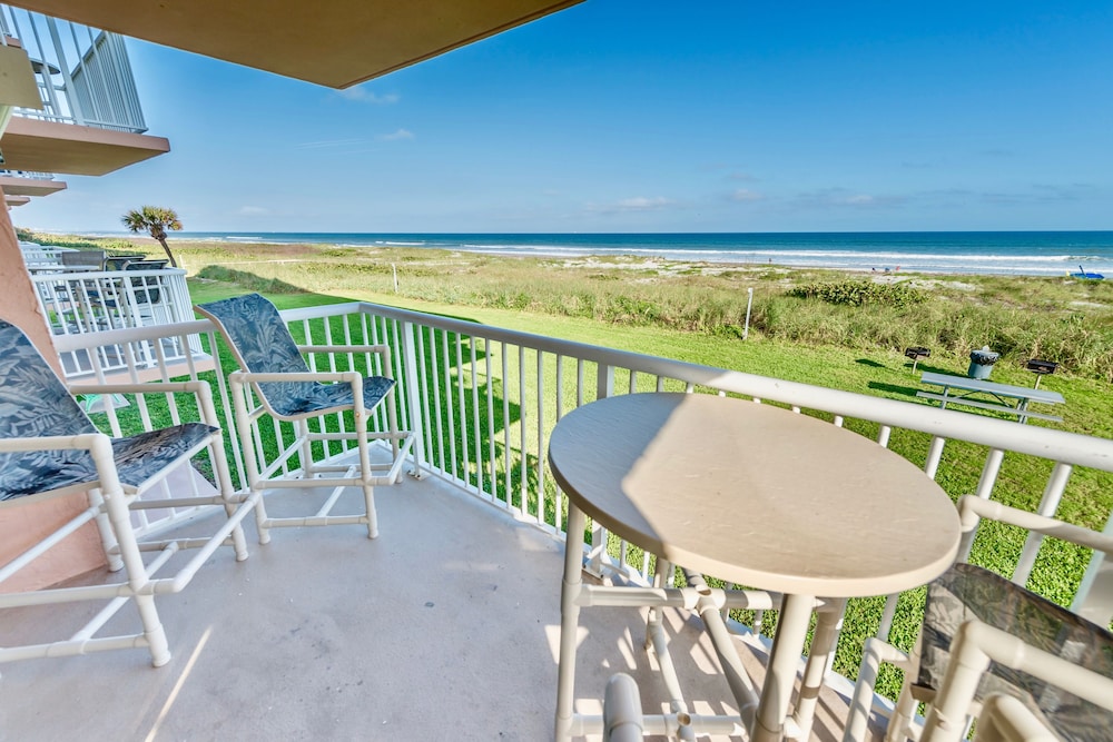 Condo, 3 Bedrooms, Oceanfront photo 2