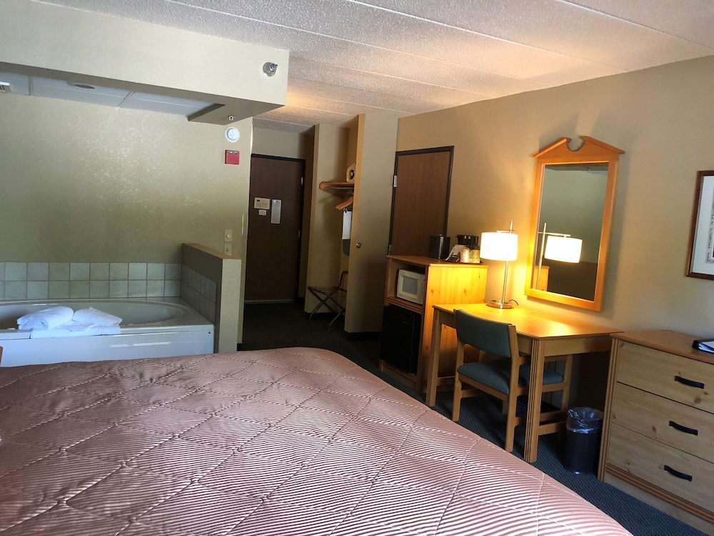 Suite, 1 King Bed, Accessible Shower, Non Smoking photo 2
