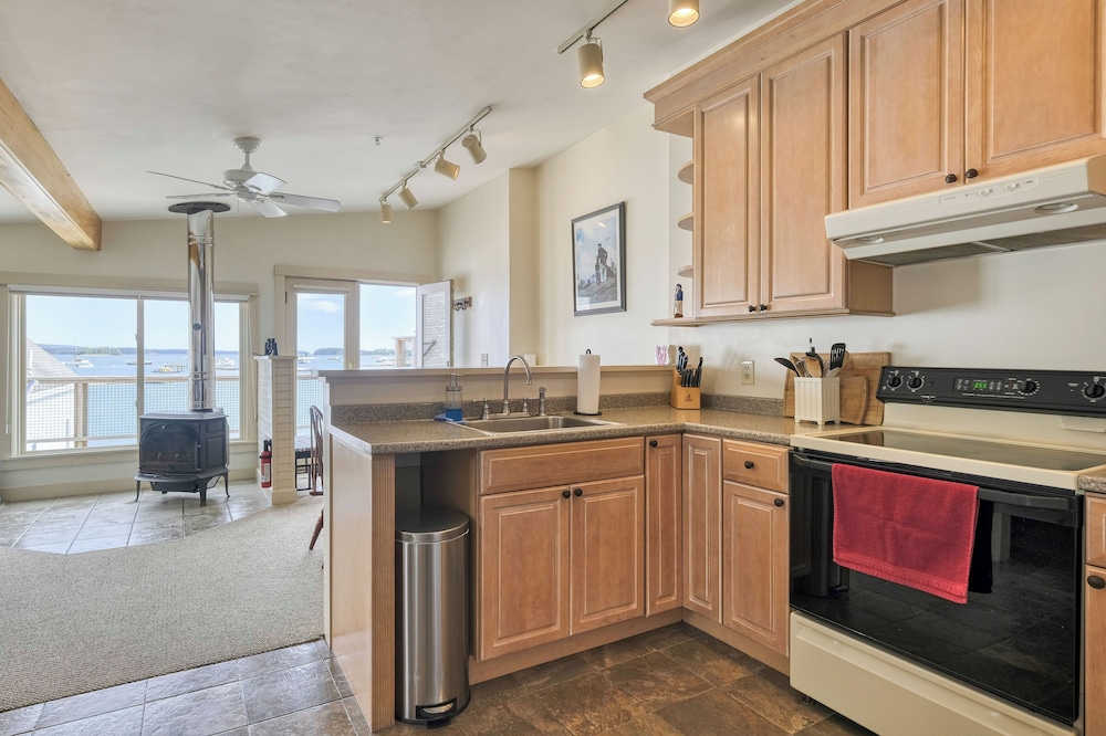 Comfort Apartment, Balcony, Sea View (The American Eagle) photo 3