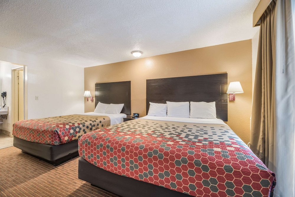 Standard Double Room, 2 Double Beds, Non Smoking - Photo 11