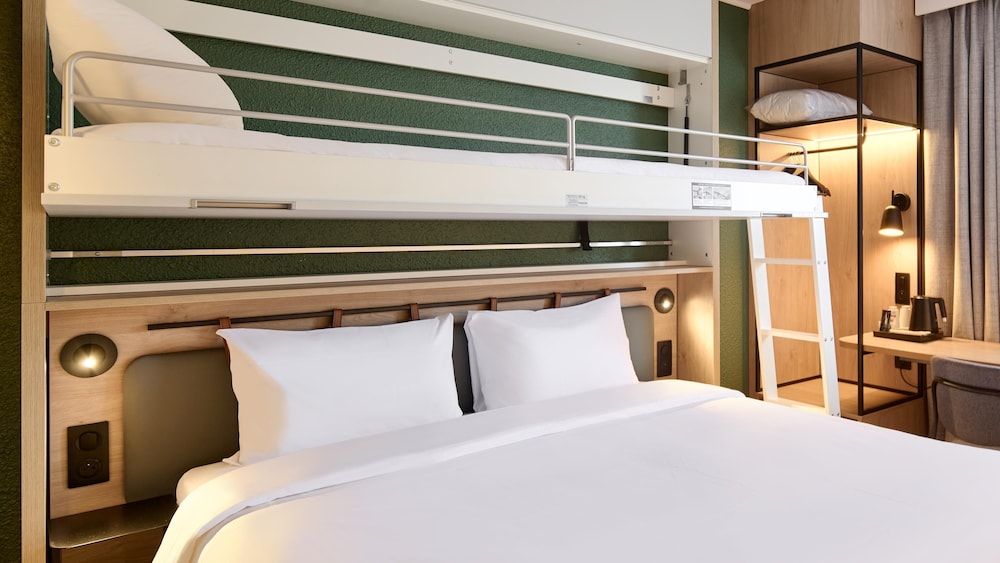Standard Room, Multiple Beds - Photo 1