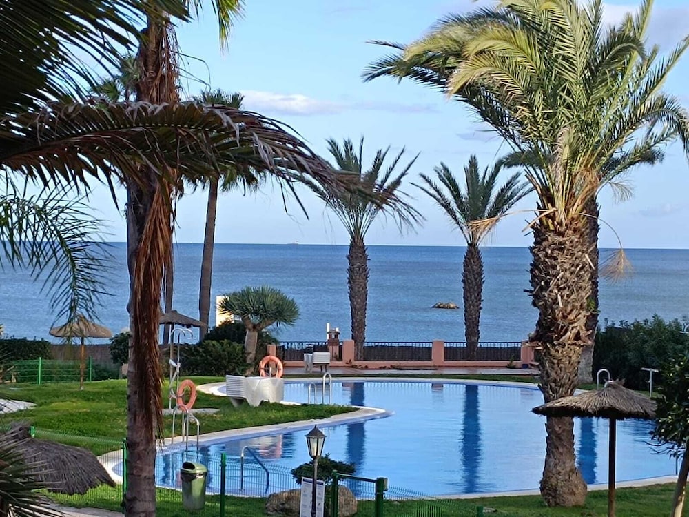 Superior Studio Suite, Pool View