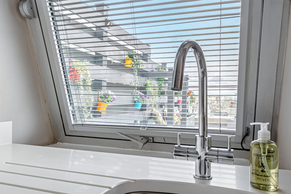 Apartament na szczycie w Brighton Beach City z widokiem na morze i balkonem, Zdjęcie 18