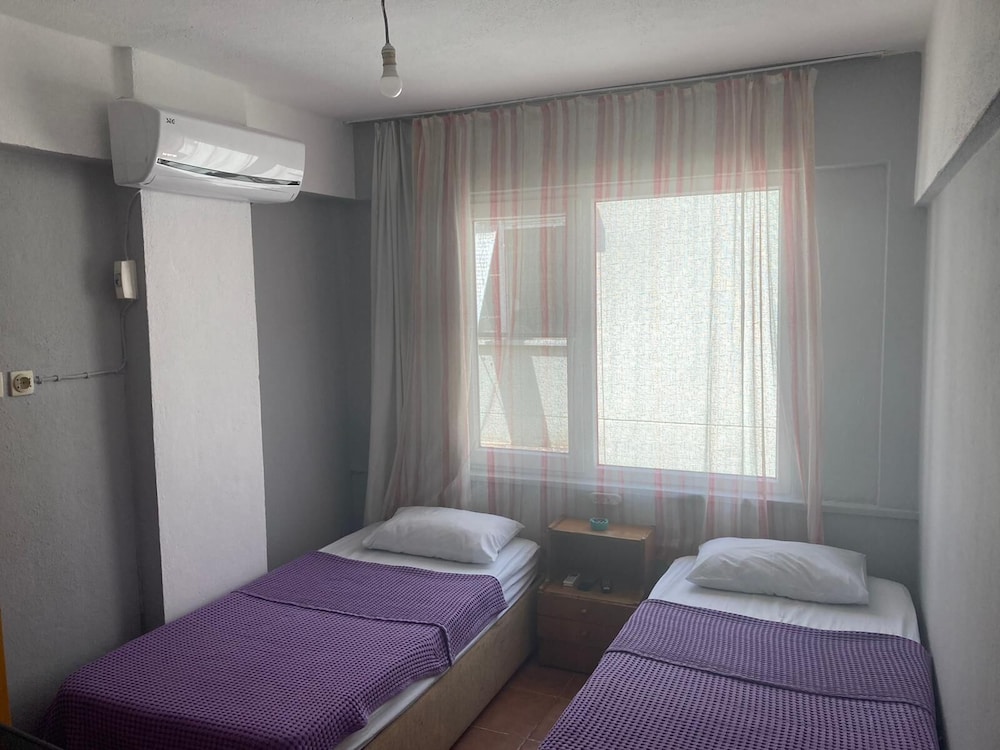Economy Twin Room photo 3