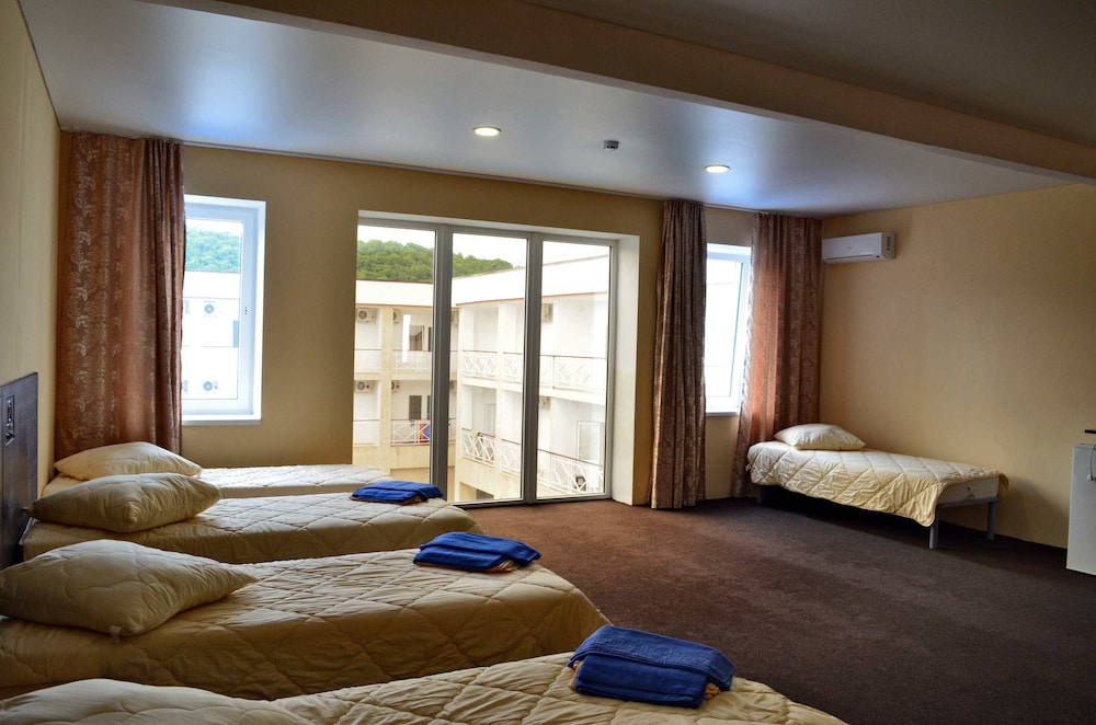 Standard Room (6 guests)