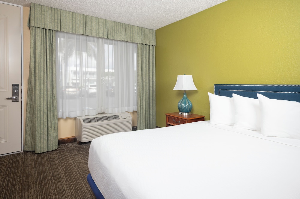 Room, 1 Queen Bed, Mobility Accessible (Standard View) photo 1