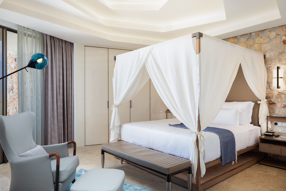 Deluxe Suite with Terrace, Sea View and Grove View - Photo 2