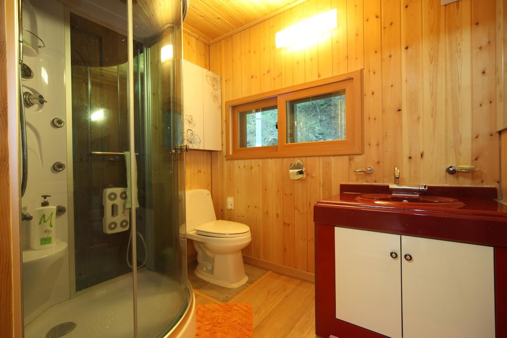 Basic Room, 3 Bedrooms (yeondam) photo 2