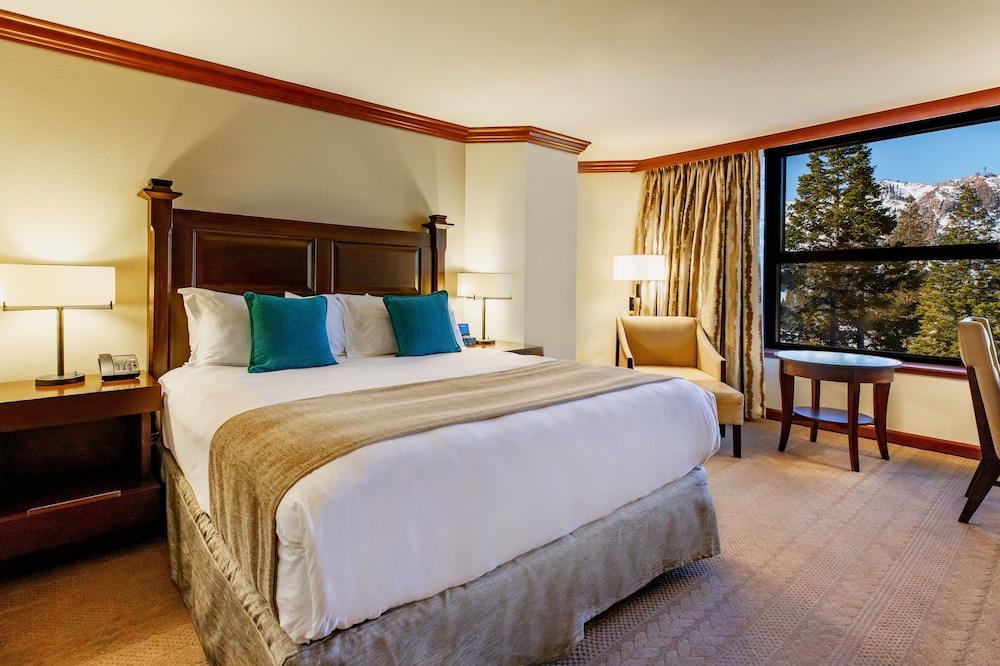 Deluxe Room, 1 King Bed, Valley View - Photo 3