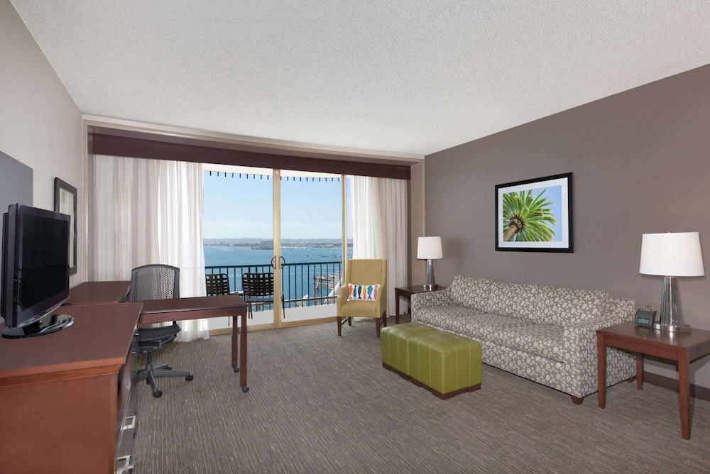 Premium Suite, 1 King Bed, Non Smoking, Bay View (Parlor) - Photo 1
