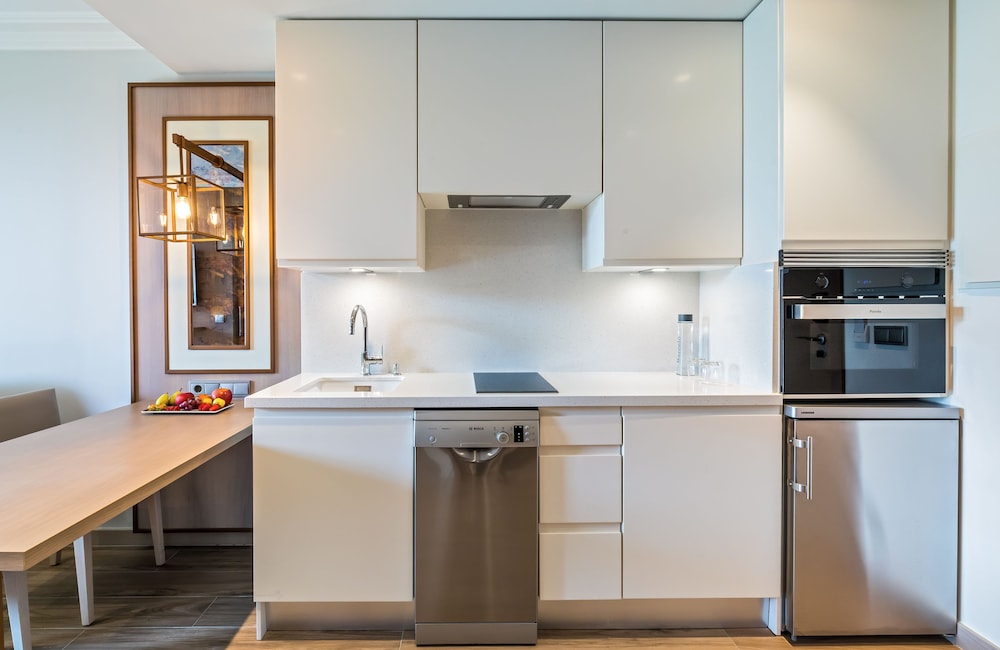 Standard Suite (3 adults + 1 child)