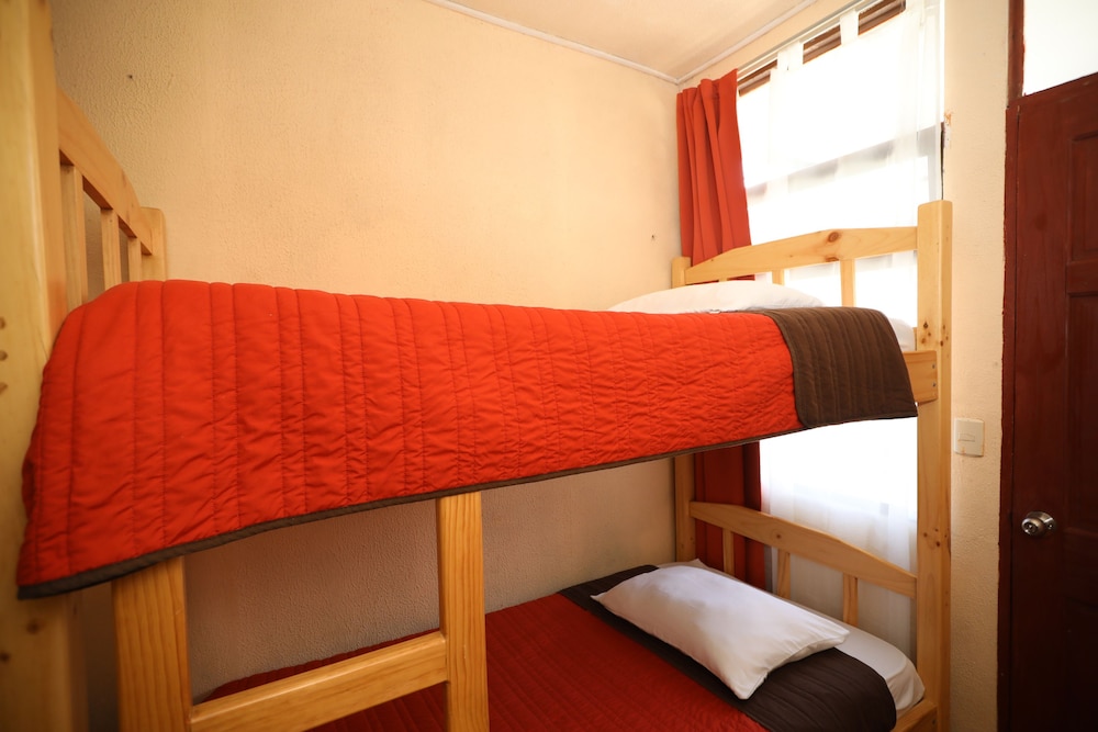Economy Triple Room photo 2