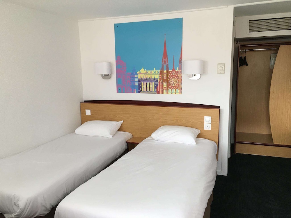 Standard Room, 2 Twin Beds photo 3