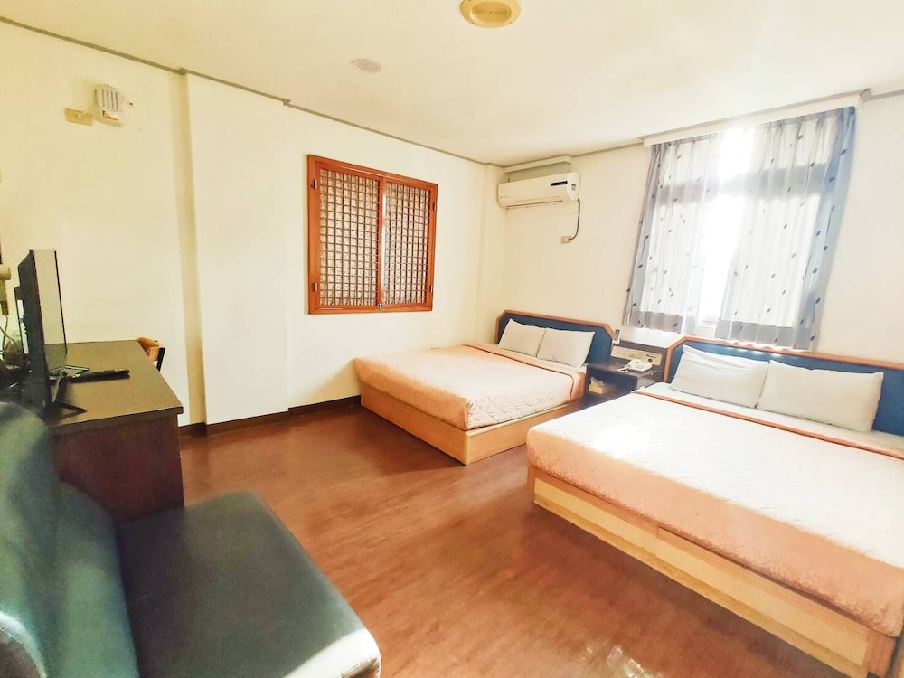 Standard Quadruple Room, 2 Double Beds - Photo 1