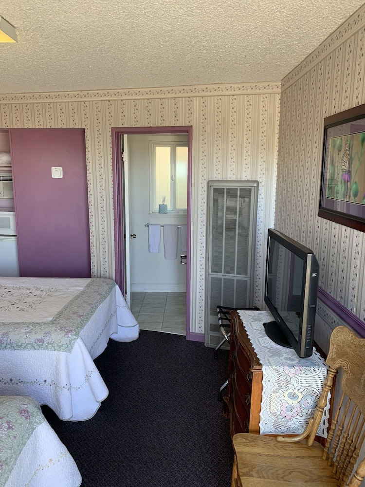 Basic Double Room, 2 Double Beds, Non Smoking photo 2