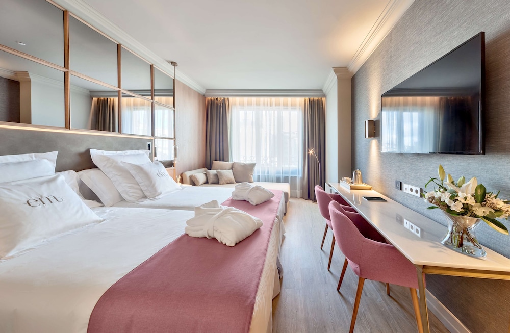 Premium Room (With Extra Bed)