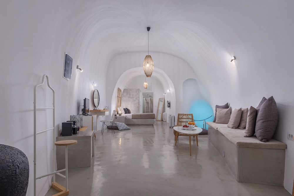 Grand Suite, Hot Tub (Caldera View)