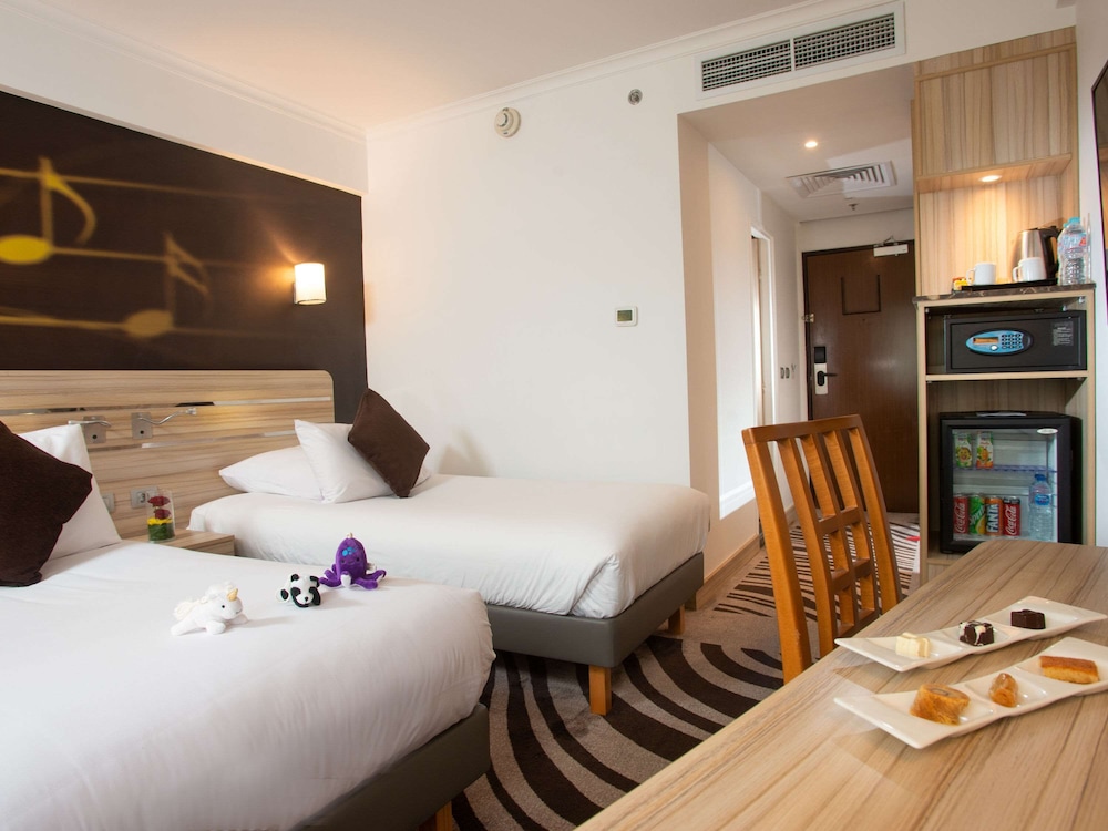 Standard Room with 2 single beds & Sofa - Photo 9